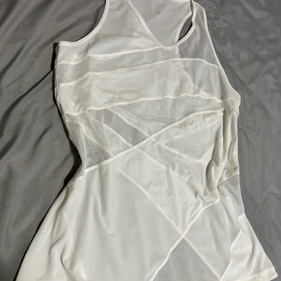 EUC LULULEMON mesh in motion tank top - Picture 9 of 10